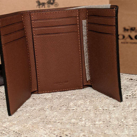 NWT Coach Trifold Wallet - Picture 4 of 8